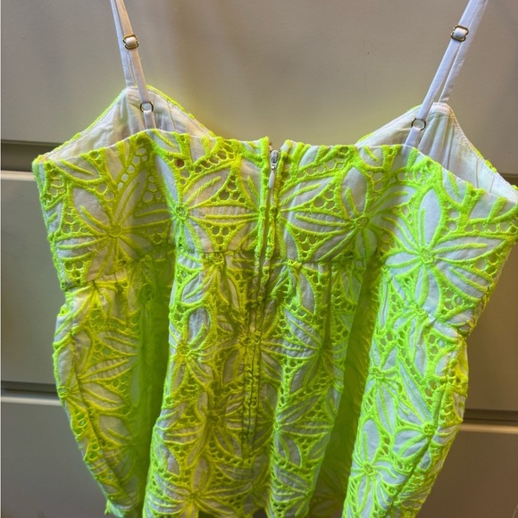 Lilly Pulitzer Neon Green Lace top. Sz 4 - Picture 2 of 3